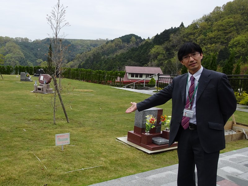 千早赤阪メモリアルパークの芝生墓地