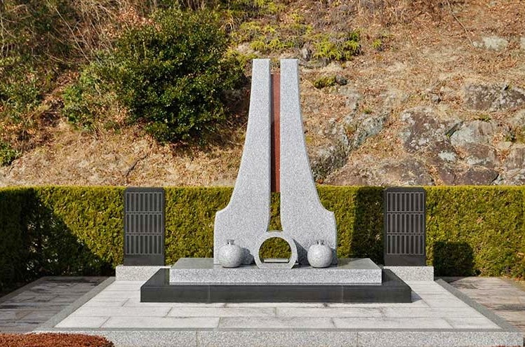 猪名川霊園の永代供養塔
