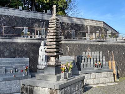 亀岡市にある曹洞宗の寺院。苗秀寺の永代供養墓