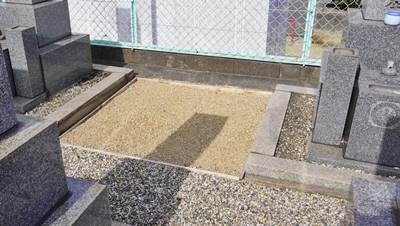 大阪府八尾市佐堂墓地
