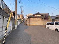 正縁寺への車進入路
