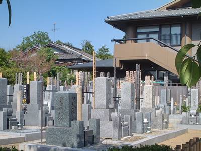 天得院墓地