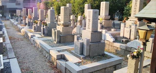 鳥飼野々自治会三組墓地