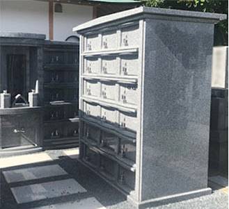 妙心寺養徳院の納骨壇